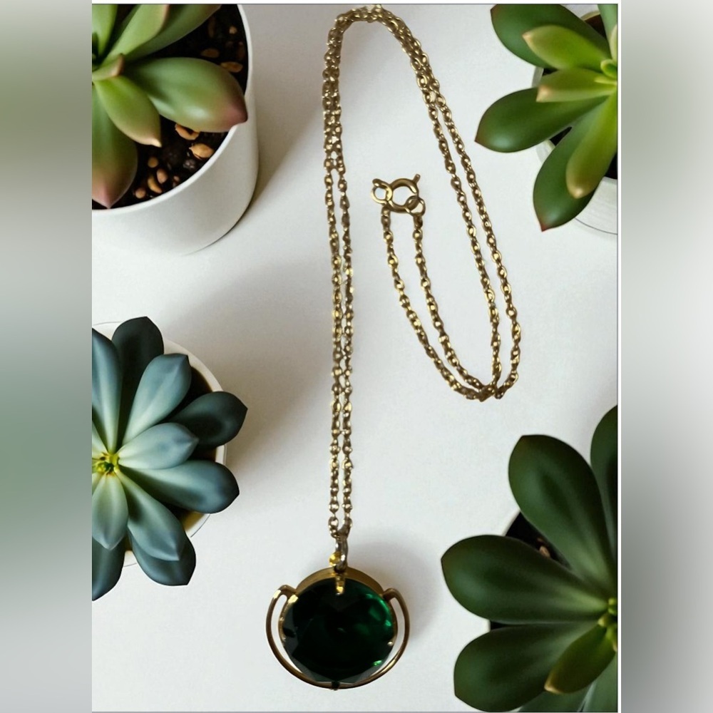 Vintage emerald glass pendant,set in gold plated hoop design w/a nautical feel 💚